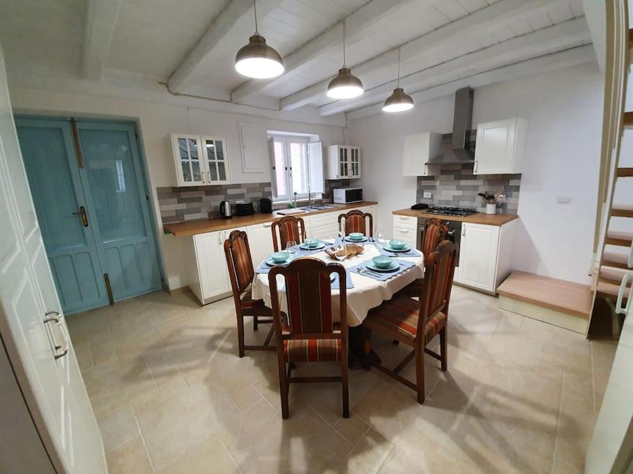 Casa Santa Maria - Beautifully Restored House In Centro Storico Irsina Basilicata Puglia Bagian luar foto